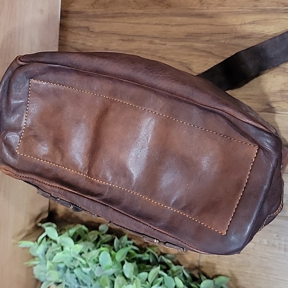 Campomaggi Italy Leather Crossbody Satchel - Picture 8 of 16